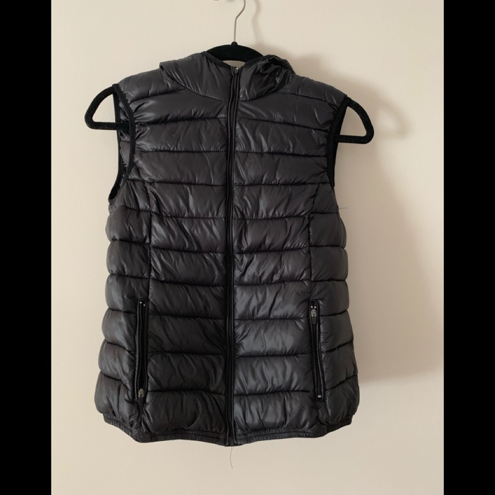 Black Zip Up Vest